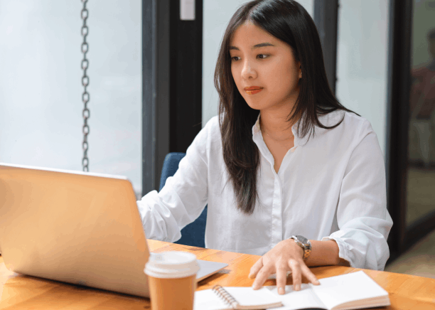 A Virginia student reviews an academic transcript draft using Korean Translation Services in Virginia before applying.