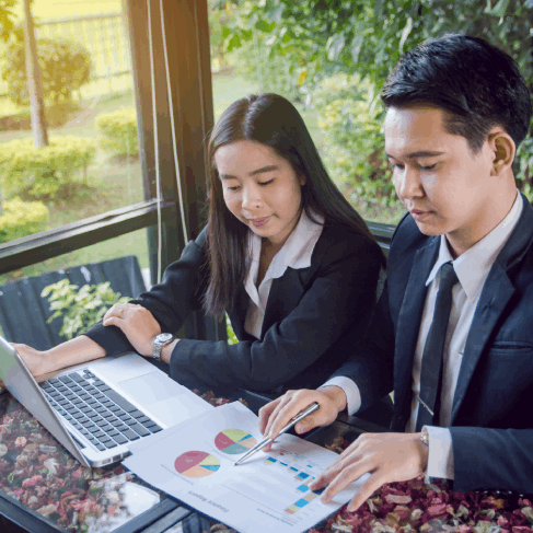A project manager reviews a certified contract draft for Vietnamese Translation Services in Virginia on a dual-monitor desk.