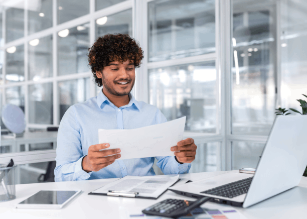 A property manager checks a Spanish lease contract, supported by Spanish Translation Services in Virginia for real estate.