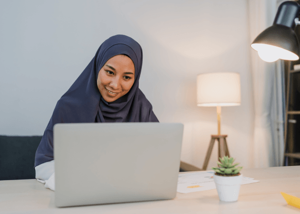 A client reviews a bilingual purchase contract using Arabic Translation Services in Virginia for a real estate closing.